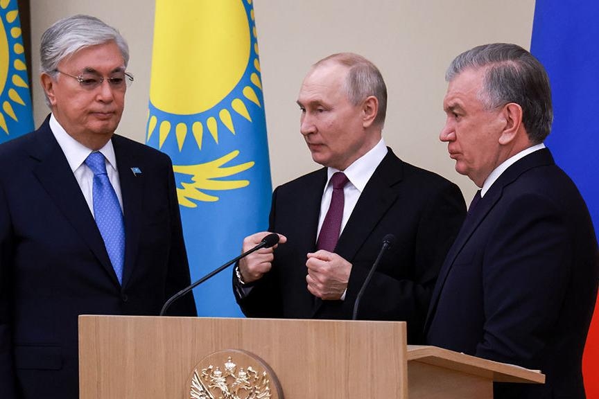 Владимир Путин и президенты Казахстан и Узбекистана Касым-Жомарт Токаев и Шавкат Мирзиёев. Фото: ТАСС