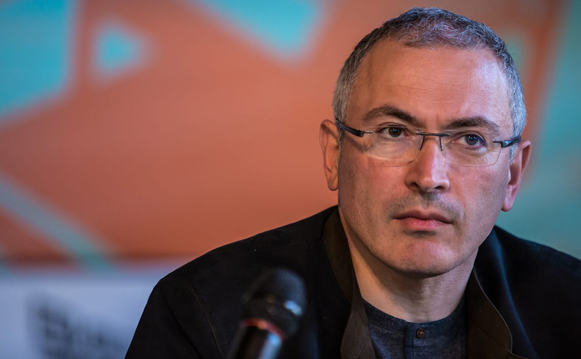 «Продолжим противостояние с режимом до его полного демонтажа». Ходорковский прокомментировал закрытие своих медиапроектов 