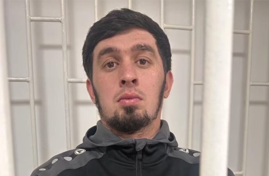 Чеченца, задержанного в Казахстане из-за розыска в России, подозревают в шантаже кадыровцев интимными видео. Дома ему грозит смерть