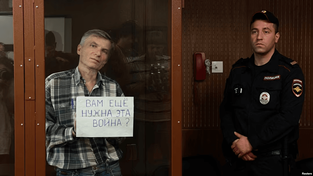 Reuters опубликовало открытое письмо российских политзаключенных. Они призвали освободить больных политзеков