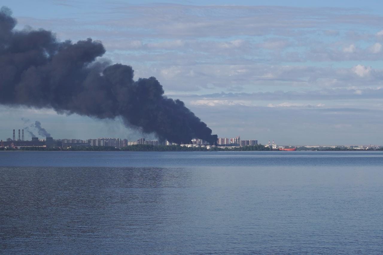 Беспилотники атаковали нефтяной терминал в Санкт-Петербурге. В городе сегодня открывается международный экономический форум