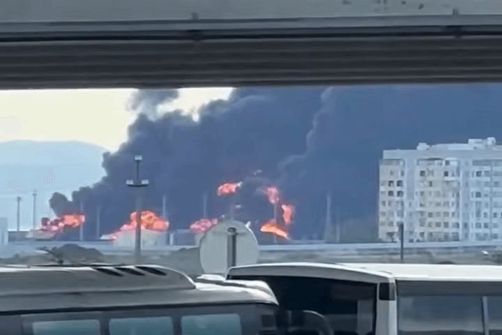 После атак на Керченский пролив в Севастополе отменили массовые мероприятия, ограничили работу транспорта, магазинов и кафе