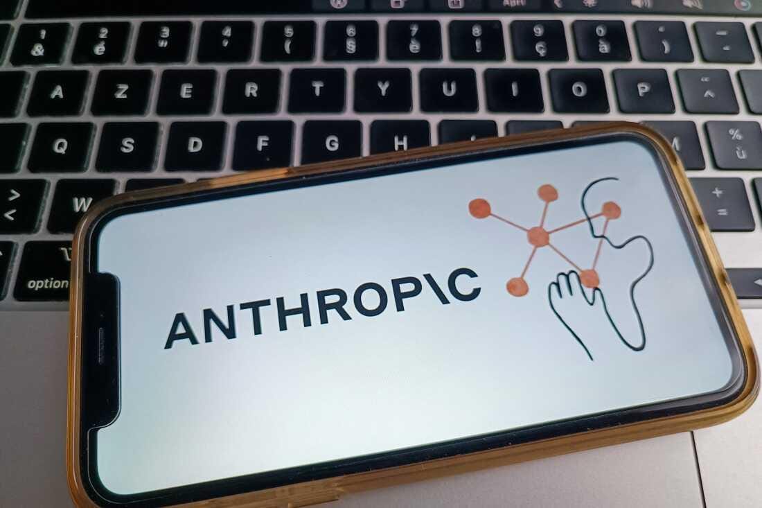 FT: Anthropic закрыла лазейки, через которые китайские компании использовали чат-бот Claude