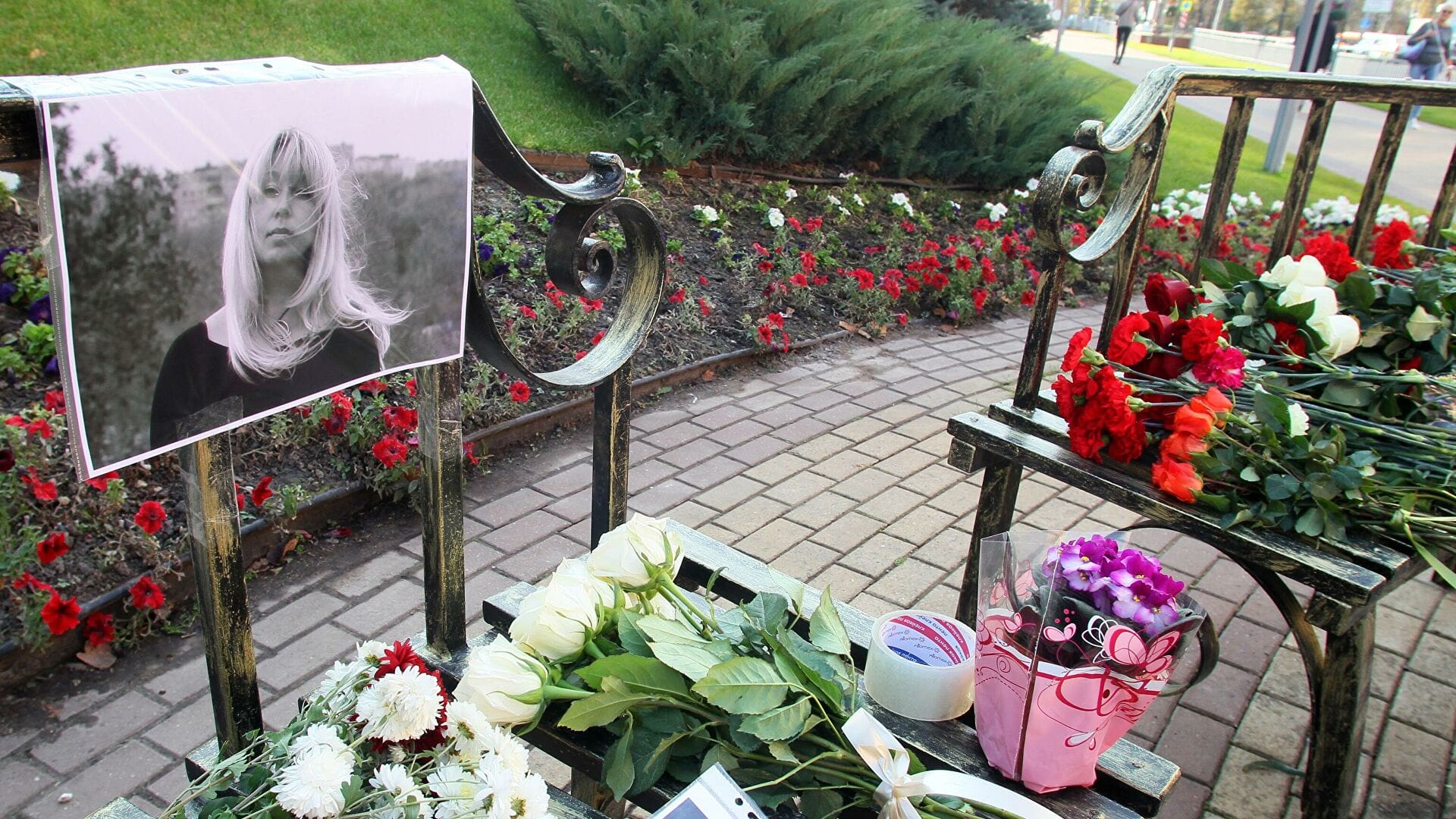 Жители Нижнего Новгорода вышли на стихийное шествие в память о журналистке Ирине Славиной